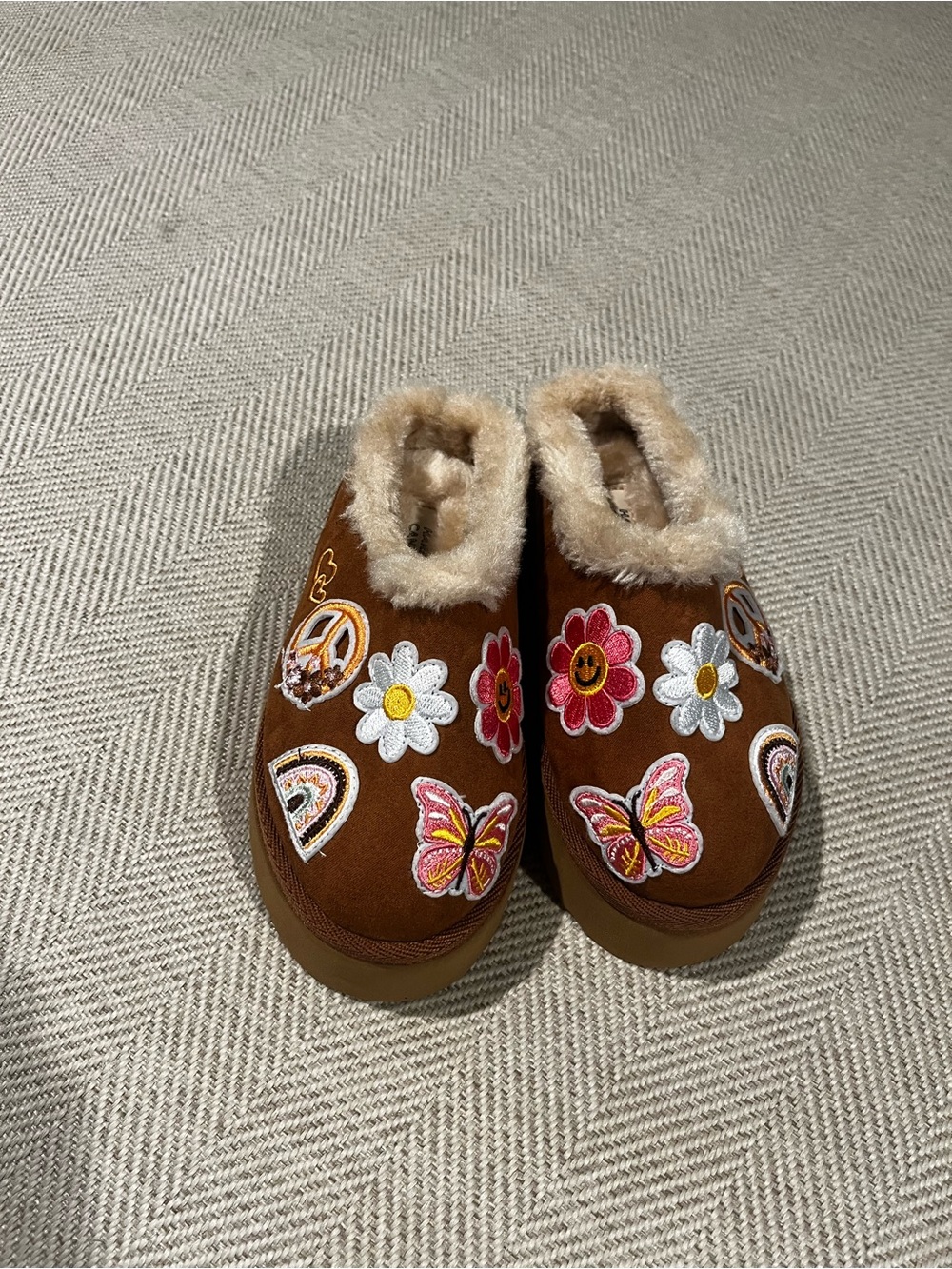 Harper Canyon Brown Kids Slippers with Floral & Butterfly Patches